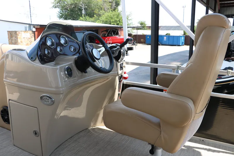 Slide: The Image of Lowe SS210 2017 - 28