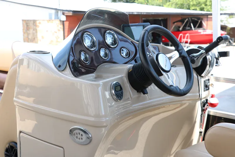 Slide: The Image of Lowe SS210 2017 - 29