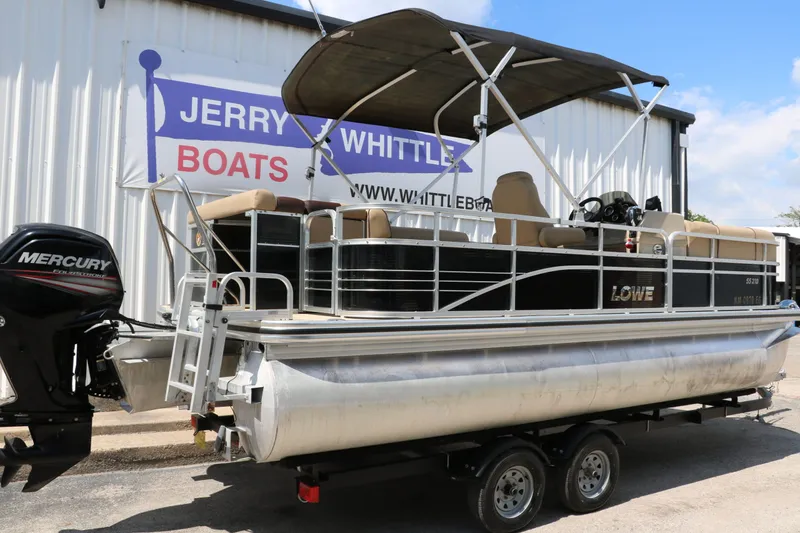 Slide: The Image of Lowe SS210 2017 - 3