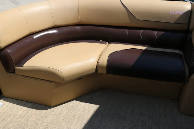 Slide: The Image of Lowe SS210 2017 - 31