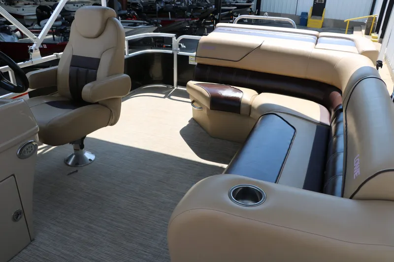 Slide: The Image of Lowe SS210 2017 - 33