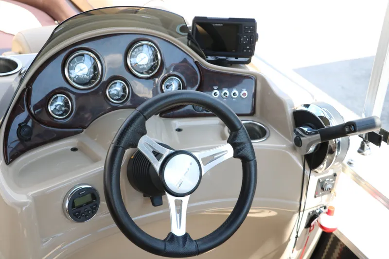 Slide: The Image of Lowe SS210 2017 - 34