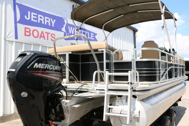 Slide: The Image of Lowe SS210 2017 - 4