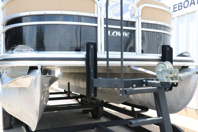 Slide: The Image of Lowe SS210 2017 - 7