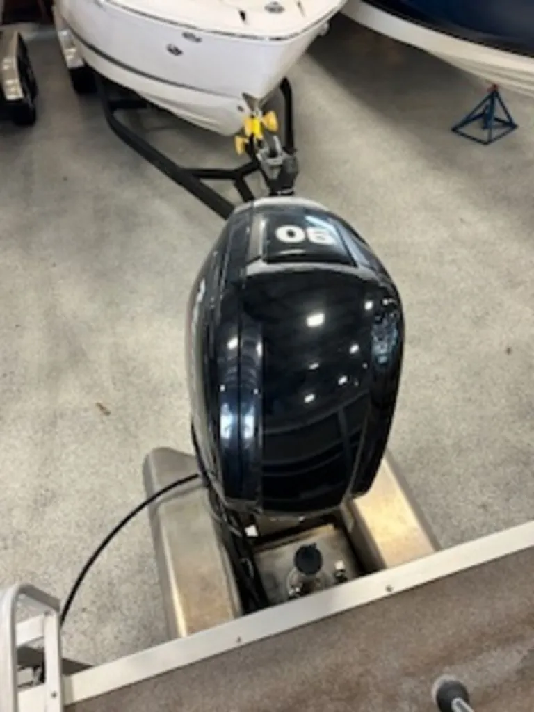 Slide: The Image of Sun Tracker Party Barge 20 DLX 2018 - 13