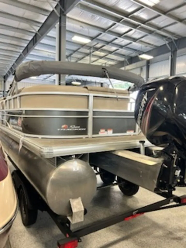 Slide: The Image of Sun Tracker Party Barge 20 DLX 2018 - 7