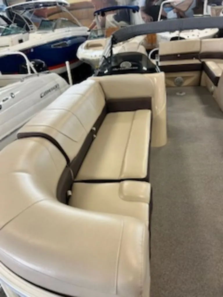 Slide: The Image of Sun Tracker Party Barge 20 DLX 2018 - 8