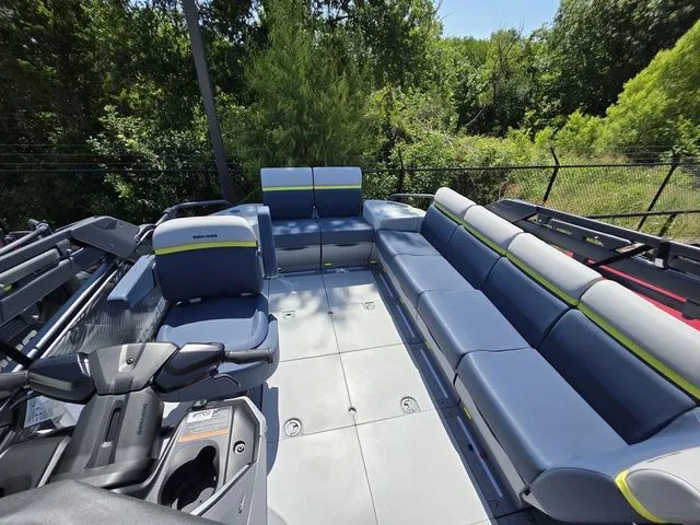 Slide: The Image of Sea-Doo Switch Cruise Limited 21 2025 - 10