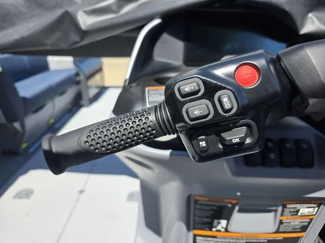 Slide: The Image of Sea-Doo Switch Cruise Limited 21 2025 - 14