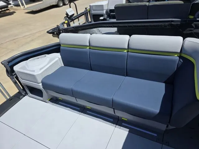 Slide: The Image of Sea-Doo Switch Cruise Limited 21 2025 - 16