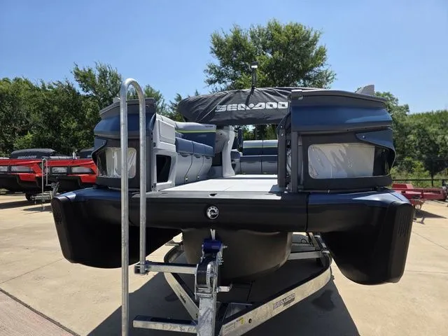 Slide: The Image of Sea-Doo Switch Cruise Limited 21 2025 - 20