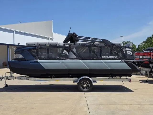 Slide: The Image of Sea-Doo Switch Cruise Limited 21 2025 - 5