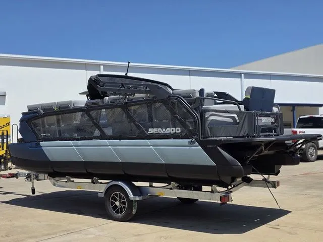 Slide: The Image of Sea-Doo Switch Cruise Limited 21 2025 - 6