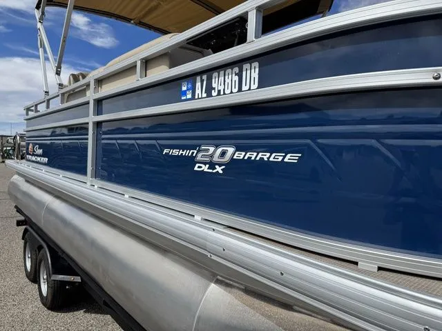 Slide: The Image of Sun Tracker Fishin' Barge 20 DLX 2024 - 11