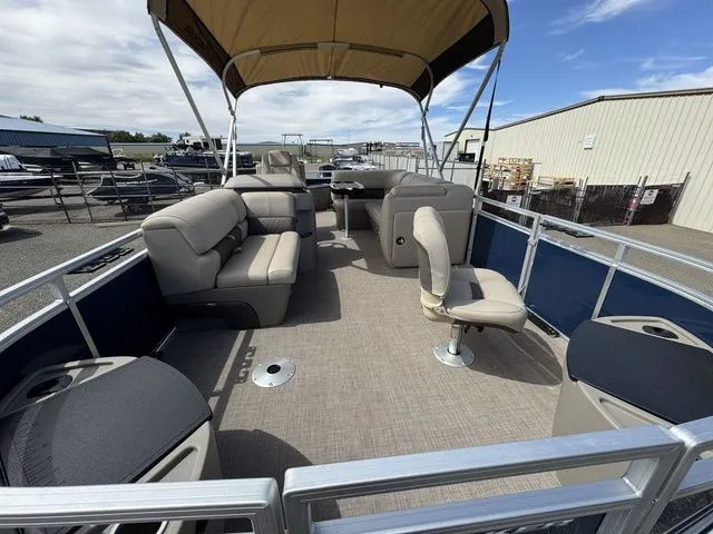 Slide: The Image of Sun Tracker Fishin' Barge 20 DLX 2024 - 15