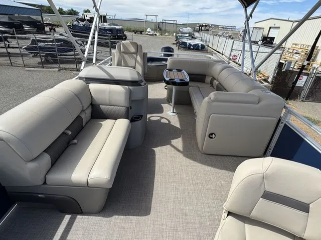 Slide: The Image of Sun Tracker Fishin' Barge 20 DLX 2024 - 19