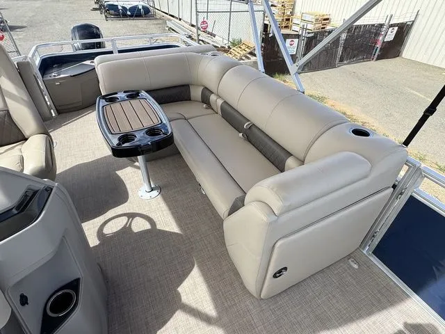 Slide: The Image of Sun Tracker Fishin' Barge 20 DLX 2024 - 20