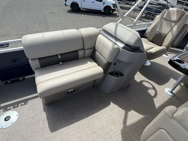 Slide: The Image of Sun Tracker Fishin' Barge 20 DLX 2024 - 21