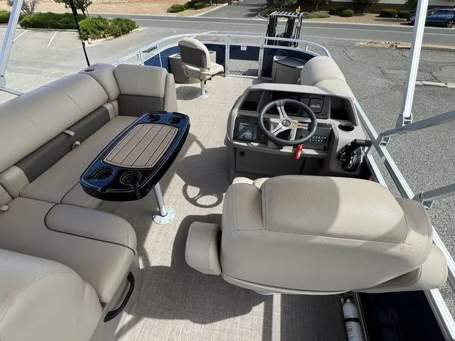 Slide: The Image of Sun Tracker Fishin' Barge 20 DLX 2024 - 23