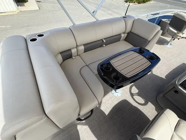 Slide: The Image of Sun Tracker Fishin' Barge 20 DLX 2024 - 25