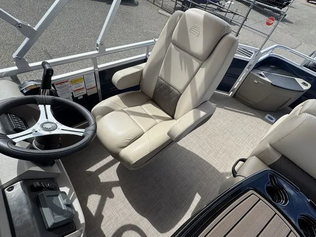 Slide: The Image of Sun Tracker Fishin' Barge 20 DLX 2024 - 26