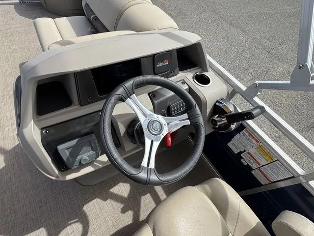 Slide: The Image of Sun Tracker Fishin' Barge 20 DLX 2024 - 27