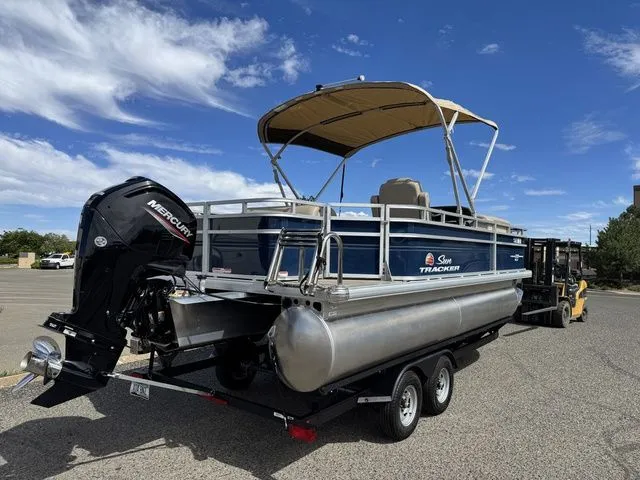 Slide: The Image of Sun Tracker Fishin' Barge 20 DLX 2024 - 3