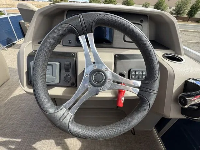 Slide: The Image of Sun Tracker Fishin' Barge 20 DLX 2024 - 32