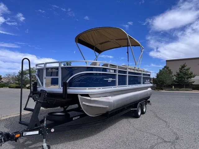 Slide: The Image of Sun Tracker Fishin' Barge 20 DLX 2024 - 36