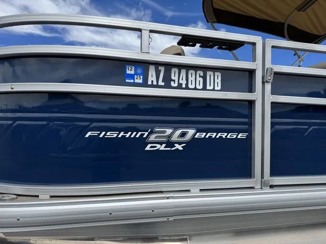 Slide: The Image of Sun Tracker Fishin' Barge 20 DLX 2024 - 38