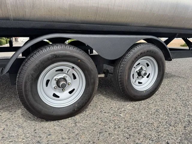 Slide: The Image of Sun Tracker Fishin' Barge 20 DLX 2024 - 40