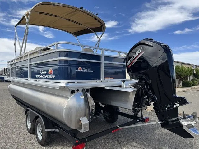 Slide: The Image of Sun Tracker Fishin' Barge 20 DLX 2024 - 42