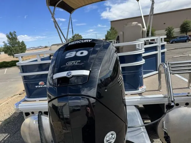 Slide: The Image of Sun Tracker Fishin' Barge 20 DLX 2024 - 7