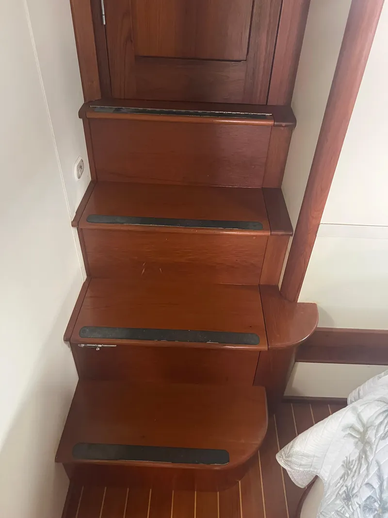 Slide: The Image of Wooden stairs inside a 1998 Cherubini Independence boat, featuring anti-slip strips. - 40