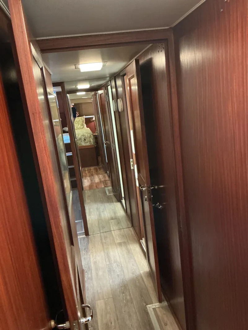 Slide: The Image of Hatteras 53 ED 1985 - 60