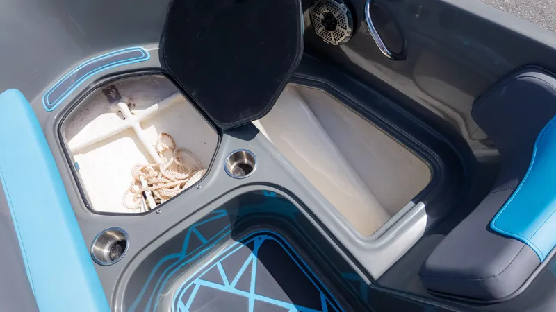 Slide: The Image of Bayliner Element E18 2023 - 10