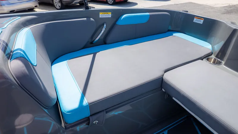 Slide: The Image of Bayliner Element E18 2023 - 12