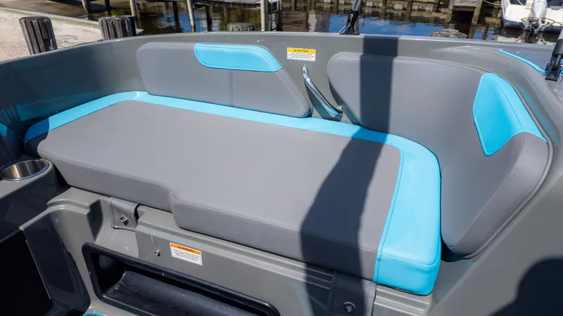 Slide: The Image of Bayliner Element E18 2023 - 14