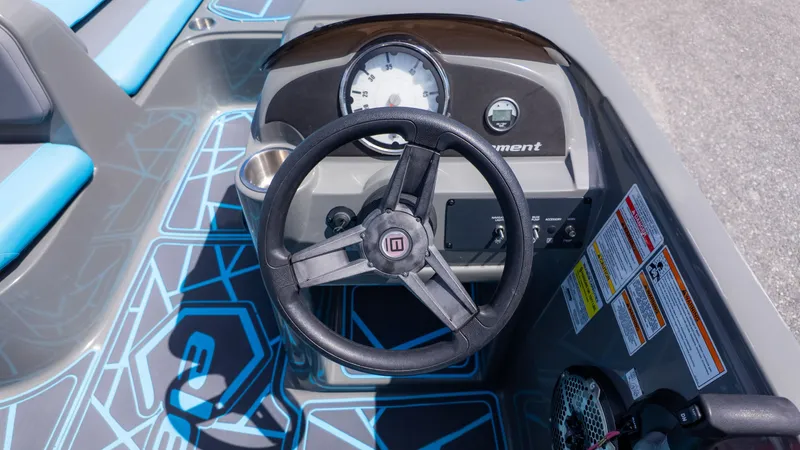 Slide: The Image of Bayliner Element E18 2023 - 17