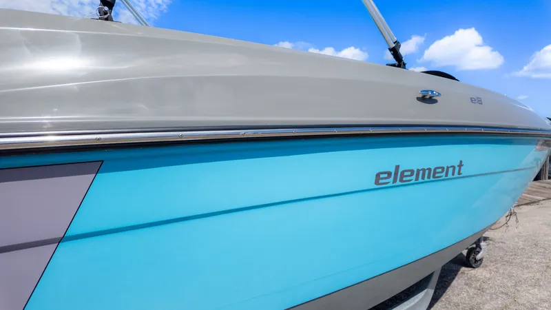 Slide: The Image of Bayliner Element E18 2023 - 4