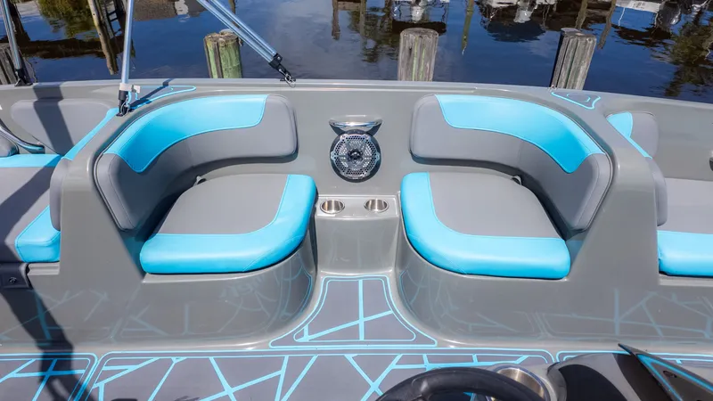 Slide: The Image of Bayliner Element E18 2023 - 7