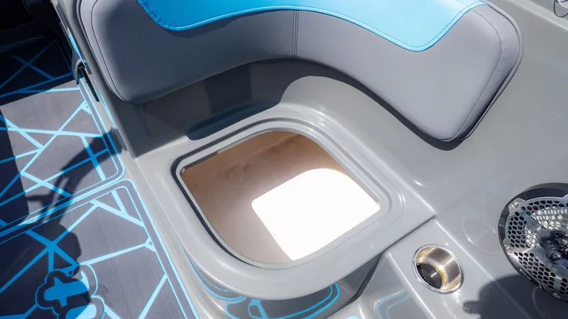 Slide: The Image of Bayliner Element E18 2023 - 8