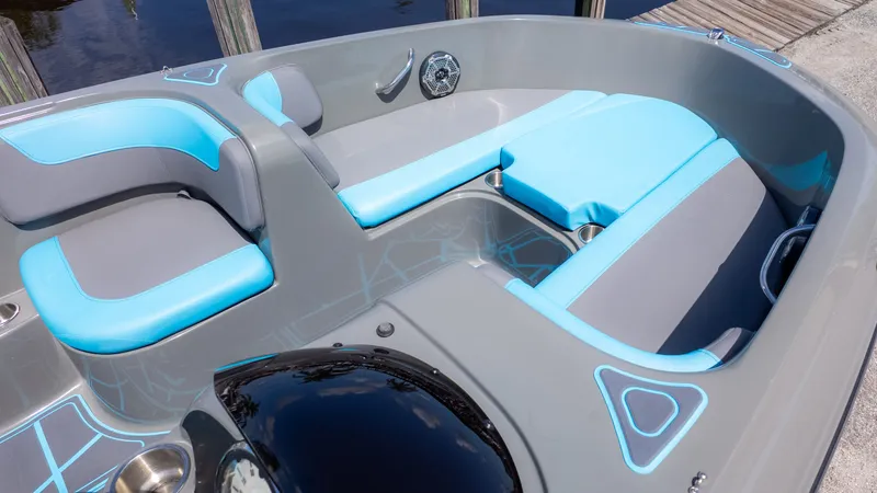 Slide: The Image of Bayliner Element E18 2023 - 9