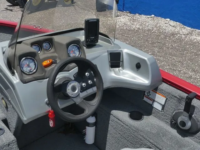 Slide: The Image of Tracker Pro Guide V-175 SC 2017 - 16