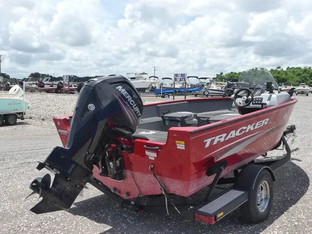 Slide: The Image of Tracker Pro Guide V-175 SC 2017 - 4