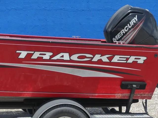 Slide: The Image of Tracker Pro Guide V-175 SC 2017 - 8