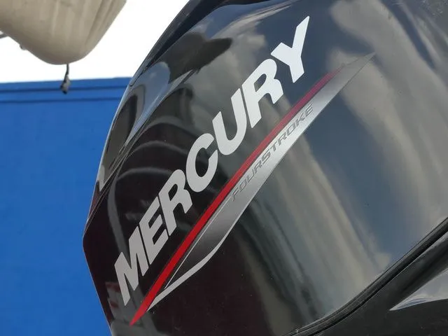 Slide: The Image of Sun Tracker Party Barge 20 DLX 2023 - 11