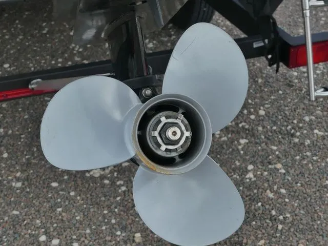 Slide: The Image of Sun Tracker Party Barge 20 DLX 2023 - 13