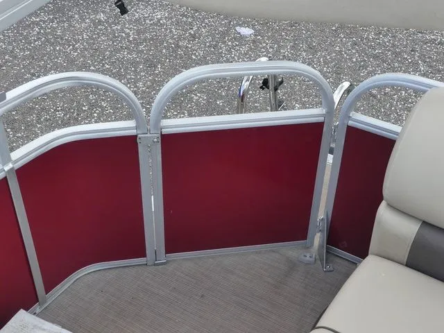 Slide: The Image of Sun Tracker Party Barge 20 DLX 2023 - 17