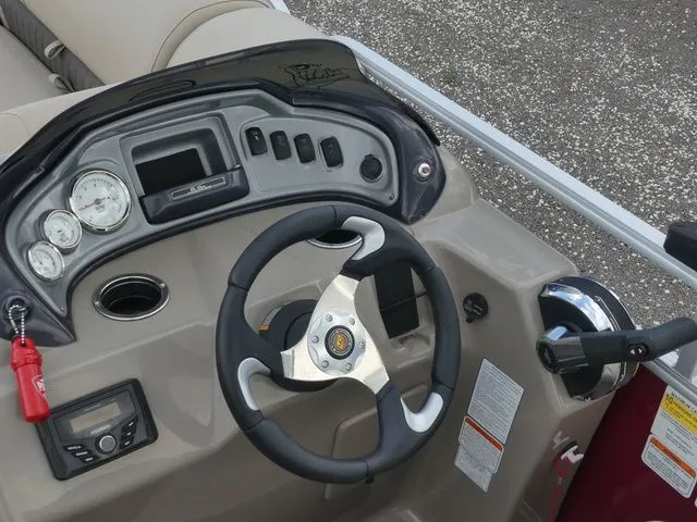 Slide: The Image of Sun Tracker Party Barge 20 DLX 2023 - 18